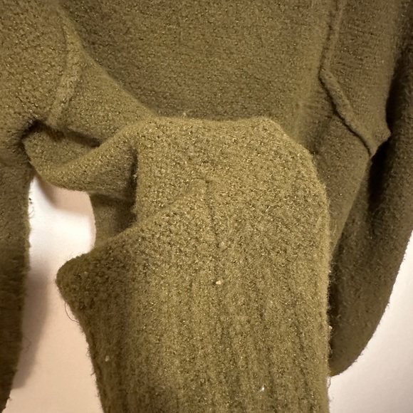 Green sweater - Picture 4 of 7